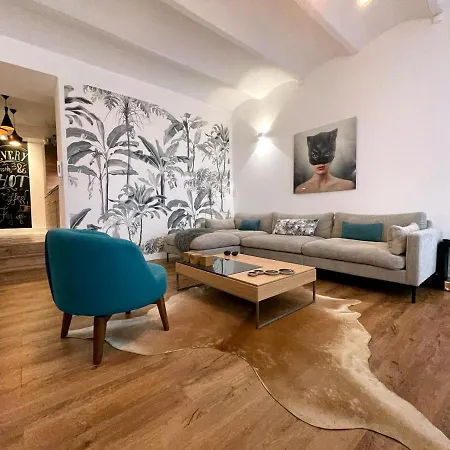 4br Luxury Family Loft - Walk To & Shopping, Air Cond & Sunny Terrace Totolulucannes *
