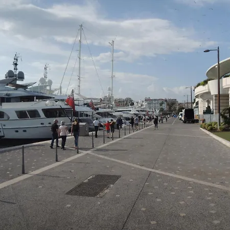 Apartment 4br Luxury Family Loft - Walk To & Shopping, Air Cond & Sunny Terrace Totolulucannes *