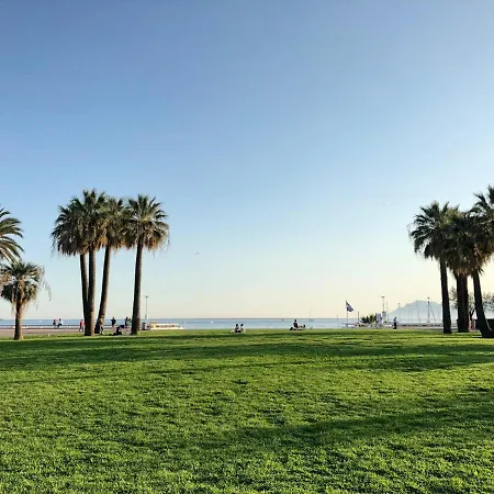Apartment 4br Luxury Family Loft - Walk To & Shopping, Air Cond & Sunny Terrace Totolulucannes Cannes