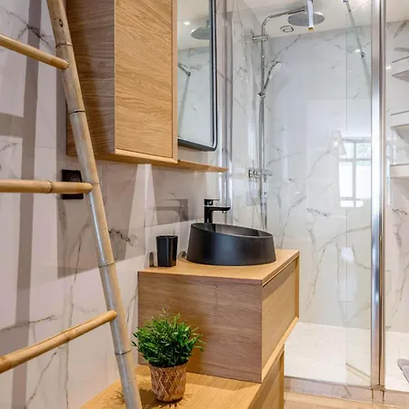 4br Luxury Family Loft - Walk To & Shopping, Air Cond & Sunny Terrace Totolulucannes